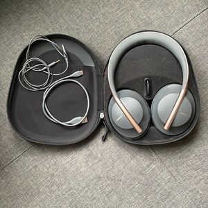 Bose Noise Cancelling Headphones 700 with Charging Case